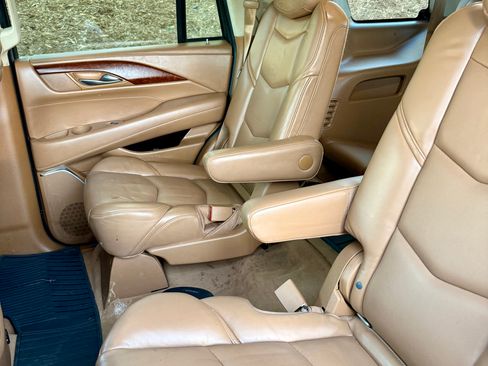 Used 2016 Cadillac Escalade Platinum AWD/4WD image 19