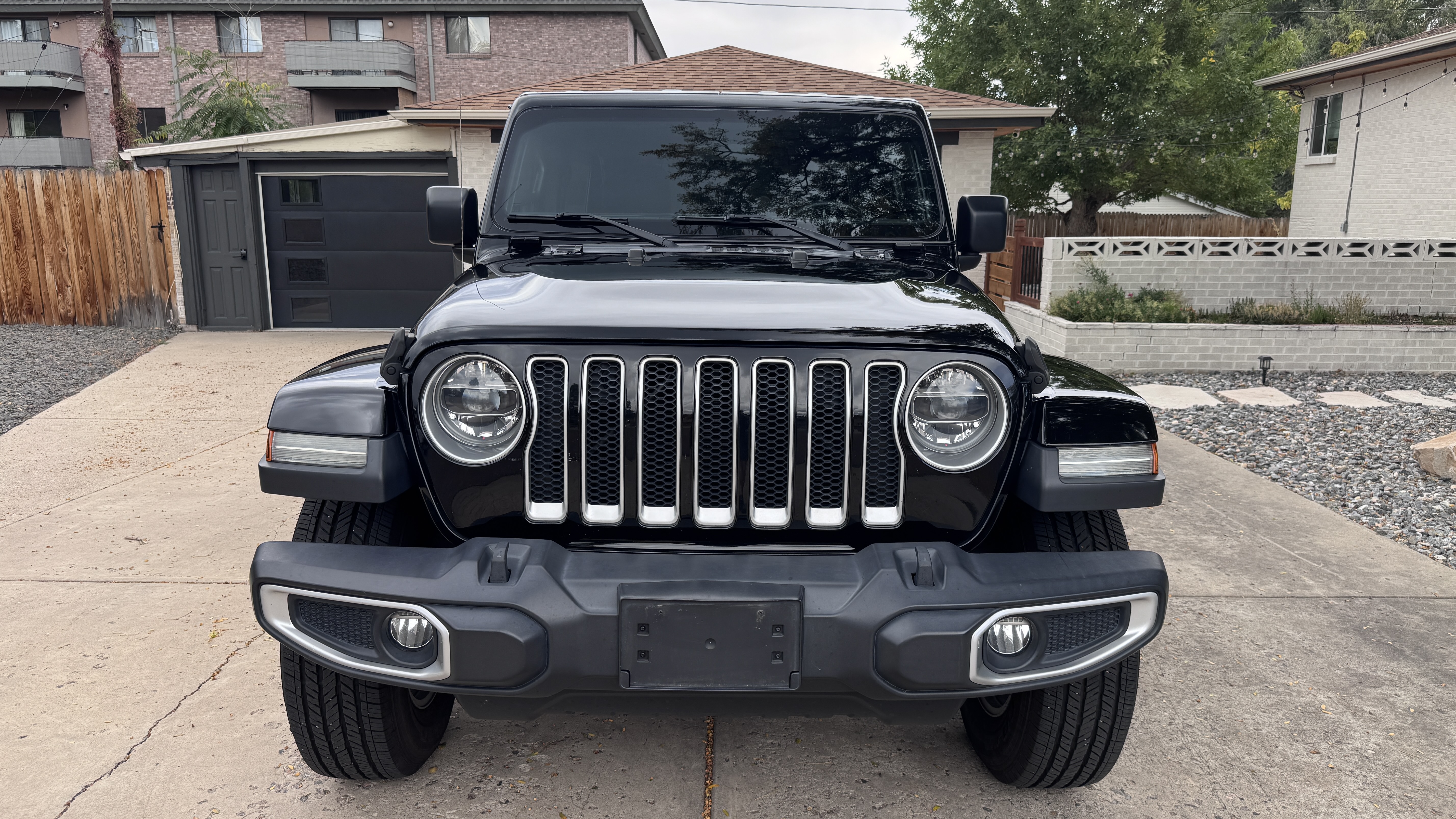 Used 2018 Jeep Wrangler Unlimited Sahara AWD/4WD image 10