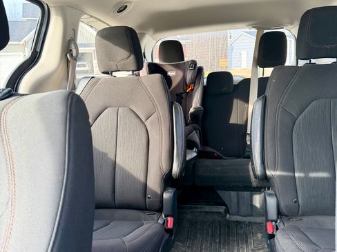 Used 2019 Chrysler Pacifica Touring Plus image 9