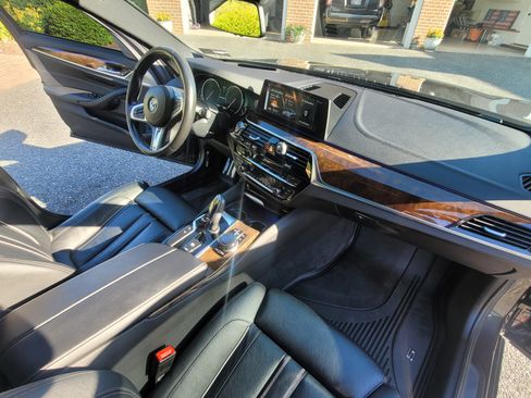 Used 2018 BMW M550i xDrive AWD/4WD image 16