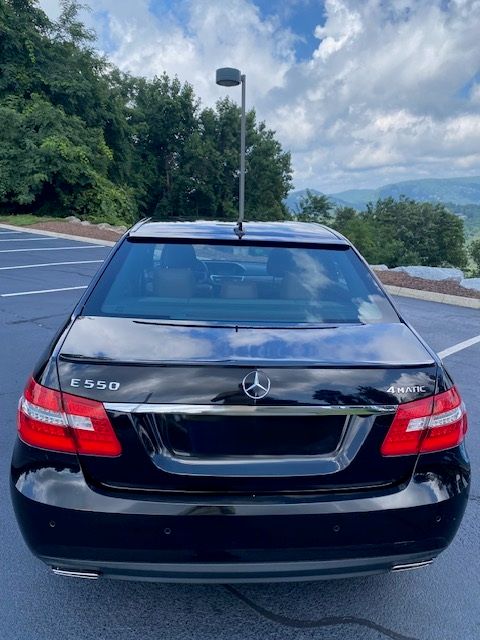 Used 2010 Mercedes-Benz E 550 4MATIC Sedan image 8