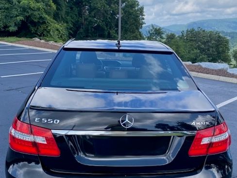 Used 2010 Mercedes-Benz E 550 4MATIC Sedan image 8