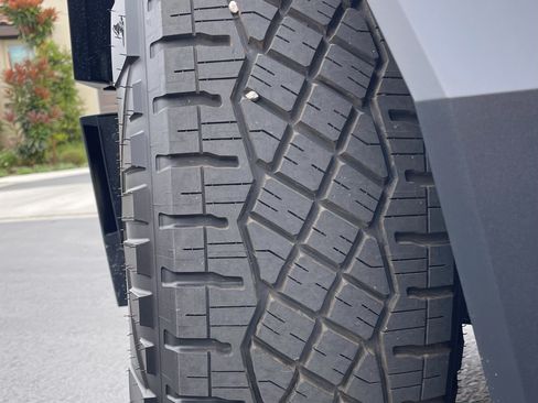 Used 2024 Tesla Cybertruck AWD Crew Cab image 11