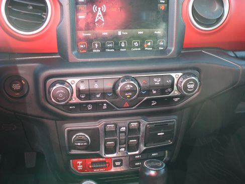 Used 2018 Jeep Wrangler Unlimited Rubicon AWD/4WD image 8