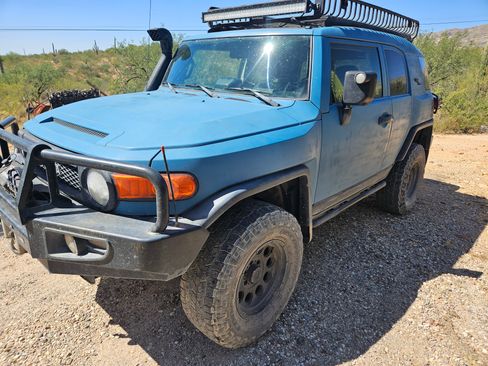 Used 2007 Toyota FJ Cruiser 4WD image 2