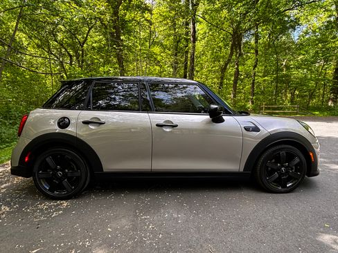 Used 2023 MINI Cooper S w/ Signature Upholstery Package FWD image 1