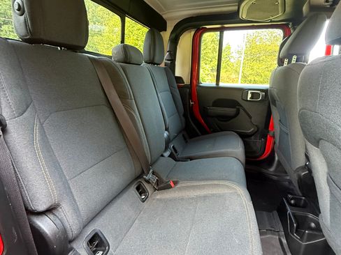Used 2024 Jeep Gladiator Sport AWD/4WD image 23
