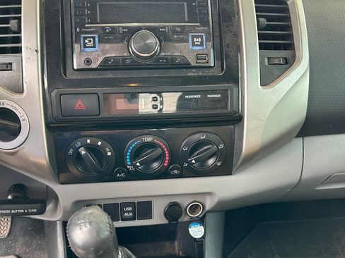 Used 2012 Toyota Tacoma 4x4 Access Cab V6 w/ TRD Sport Pkg image 11
