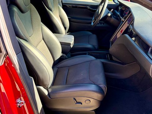 Used 2018 Tesla Model X 75D image 9