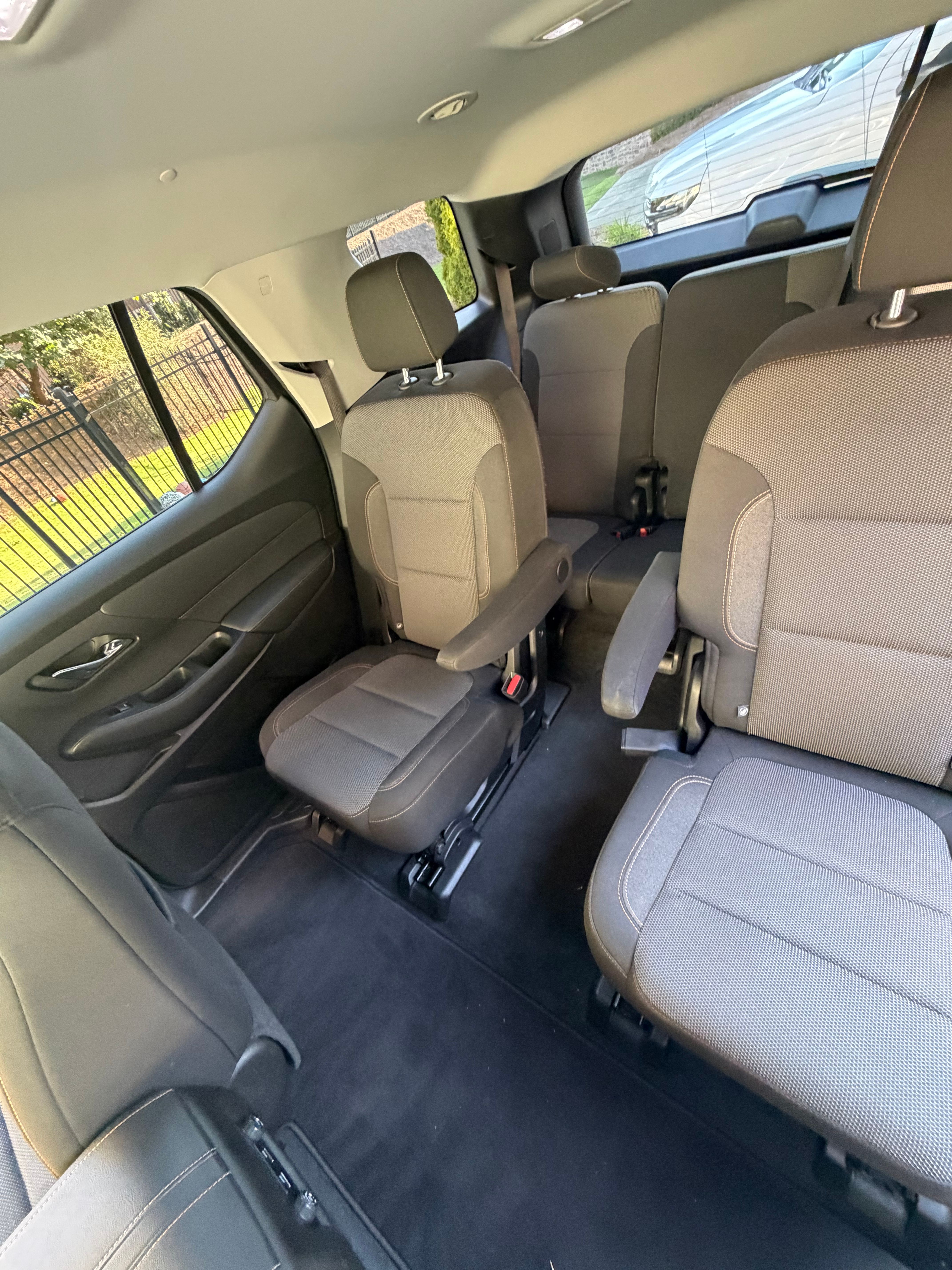 Used 2021 Chevrolet Traverse LT FWD image 16
