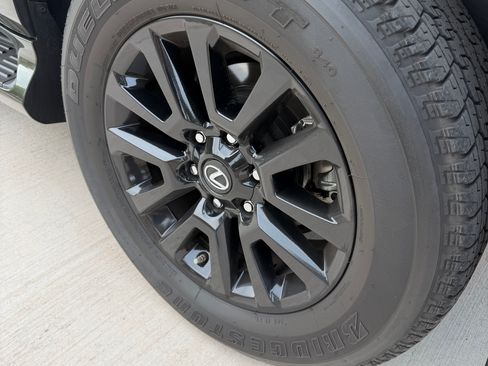 Used 2023 Lexus GX 460 w/ Black Line Special Edition image 10