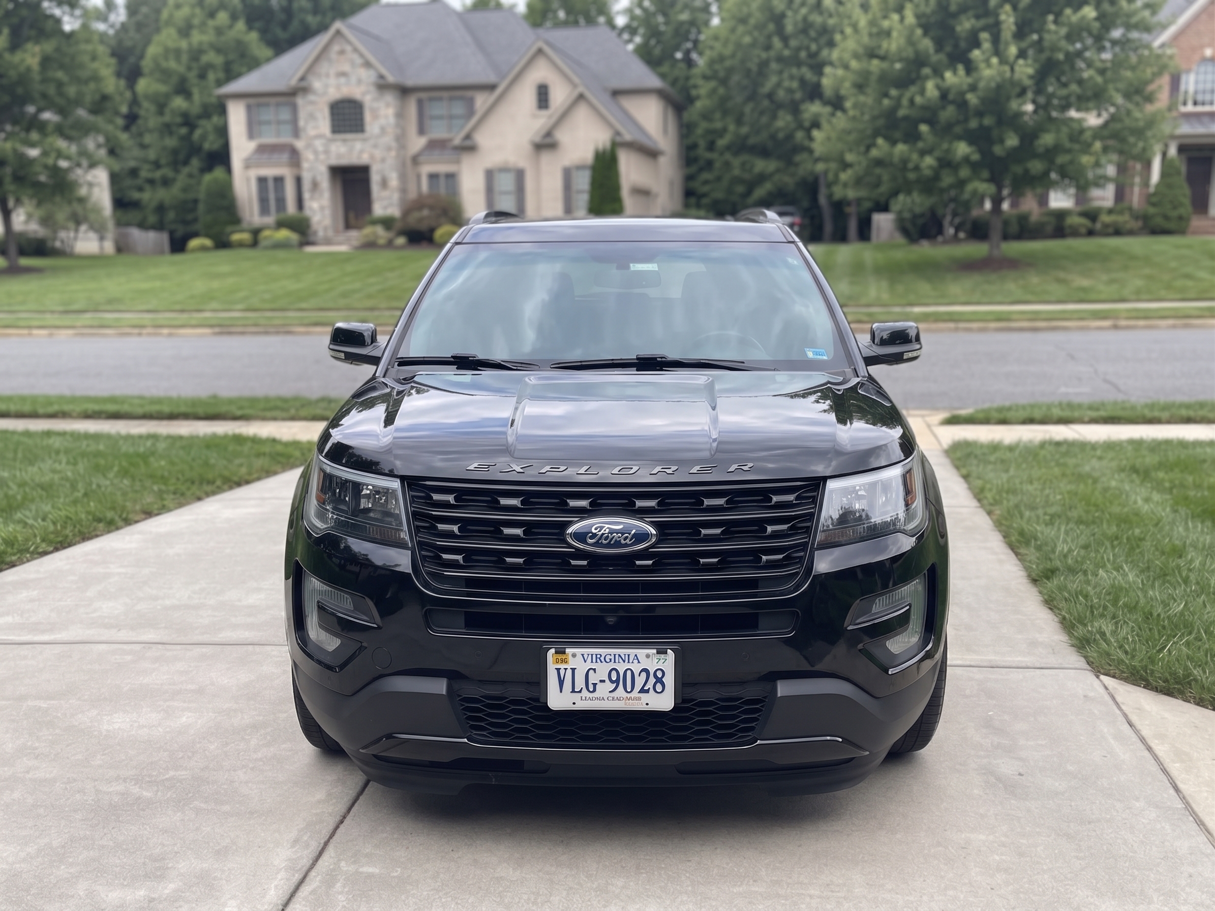 Used 2017 Ford Explorer Sport w/ Equipment Group 401A AWD/4WD image 2