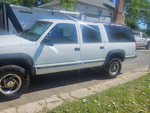 Used 1997 GMC Suburban 2500 w/ Marketing Opt Pkg 3 AWD/4WD image 5