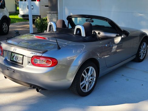 Used 2010 MAZDA MX-5 Miata Sport w/ Convenience Pkg RWD image 14