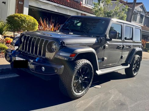 Used 2021 Jeep Wrangler Unlimited Sahara image 5