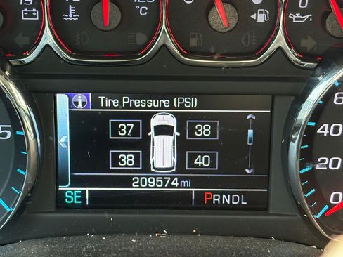 Used 2020 Chevrolet Suburban LS AWD/4WD image 12