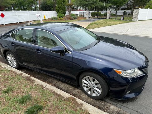 Used 2013 Lexus ES 300h w/ Luxury Pkg FWD image 4