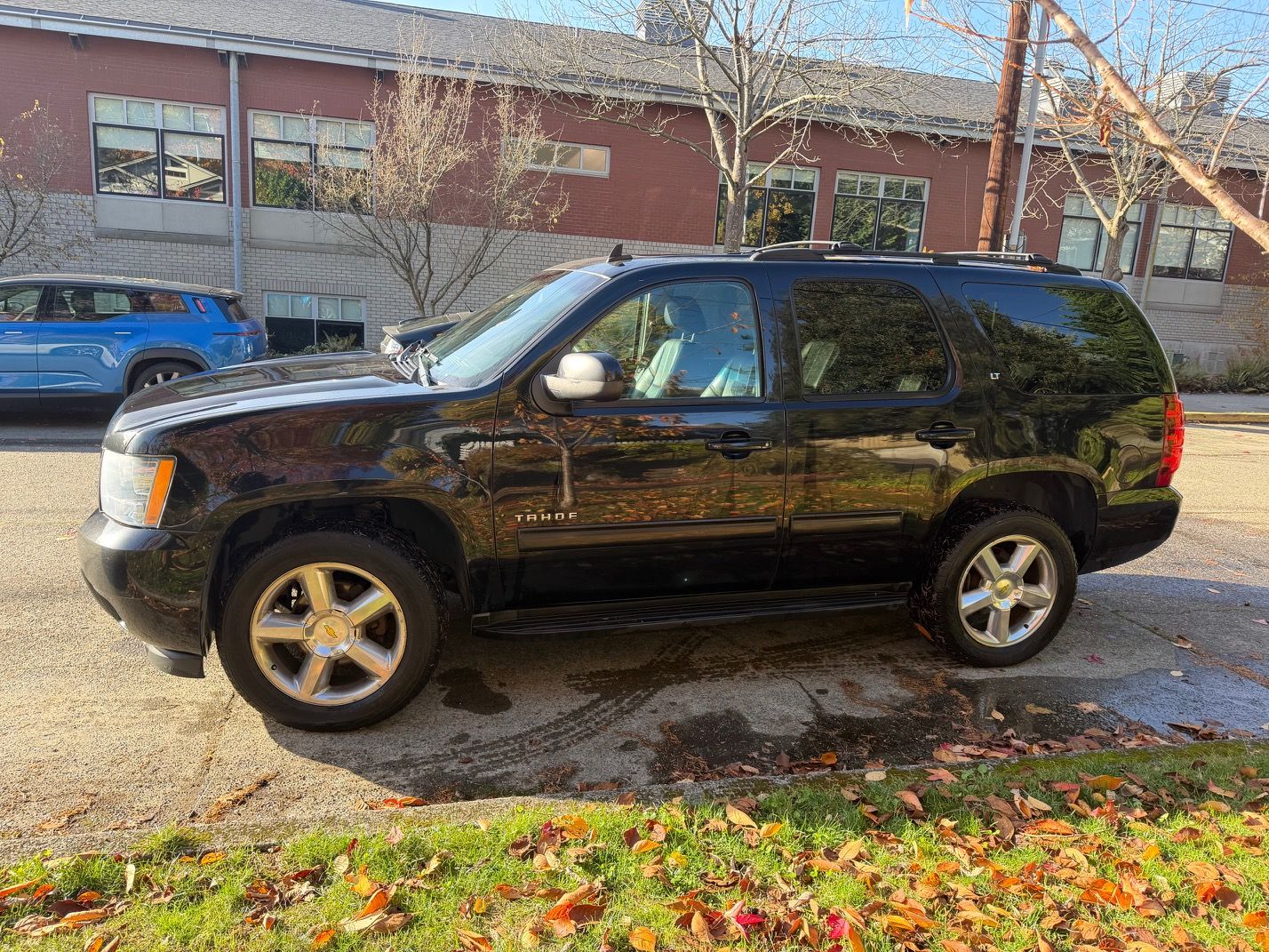 Used 2011 Chevrolet Tahoe LT AWD/4WD image 2