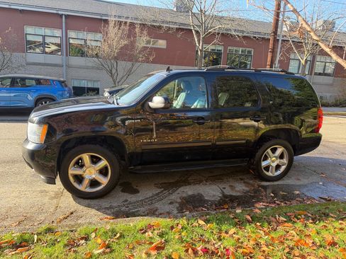 Used 2011 Chevrolet Tahoe LT image 2