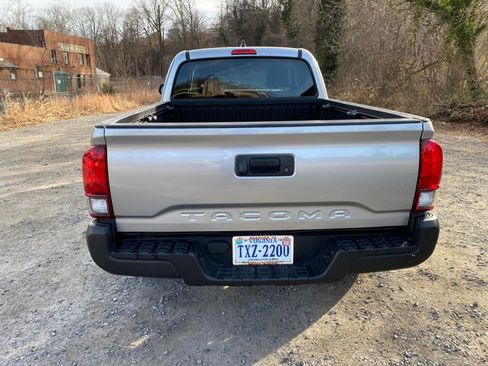 Used 2022 Toyota Tacoma SR image 6