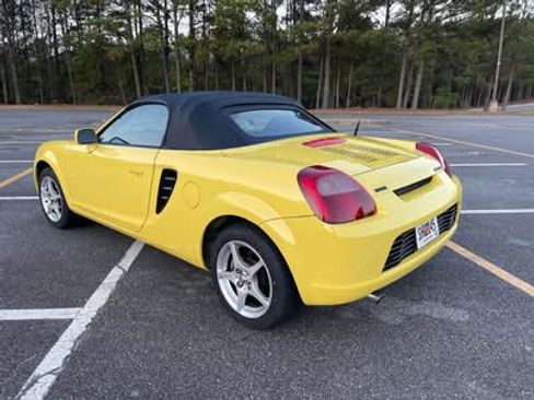 Used 2002 Toyota MR2 RWD image 2