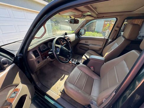 Used 2000 Toyota 4Runner SR5 RWD image 4