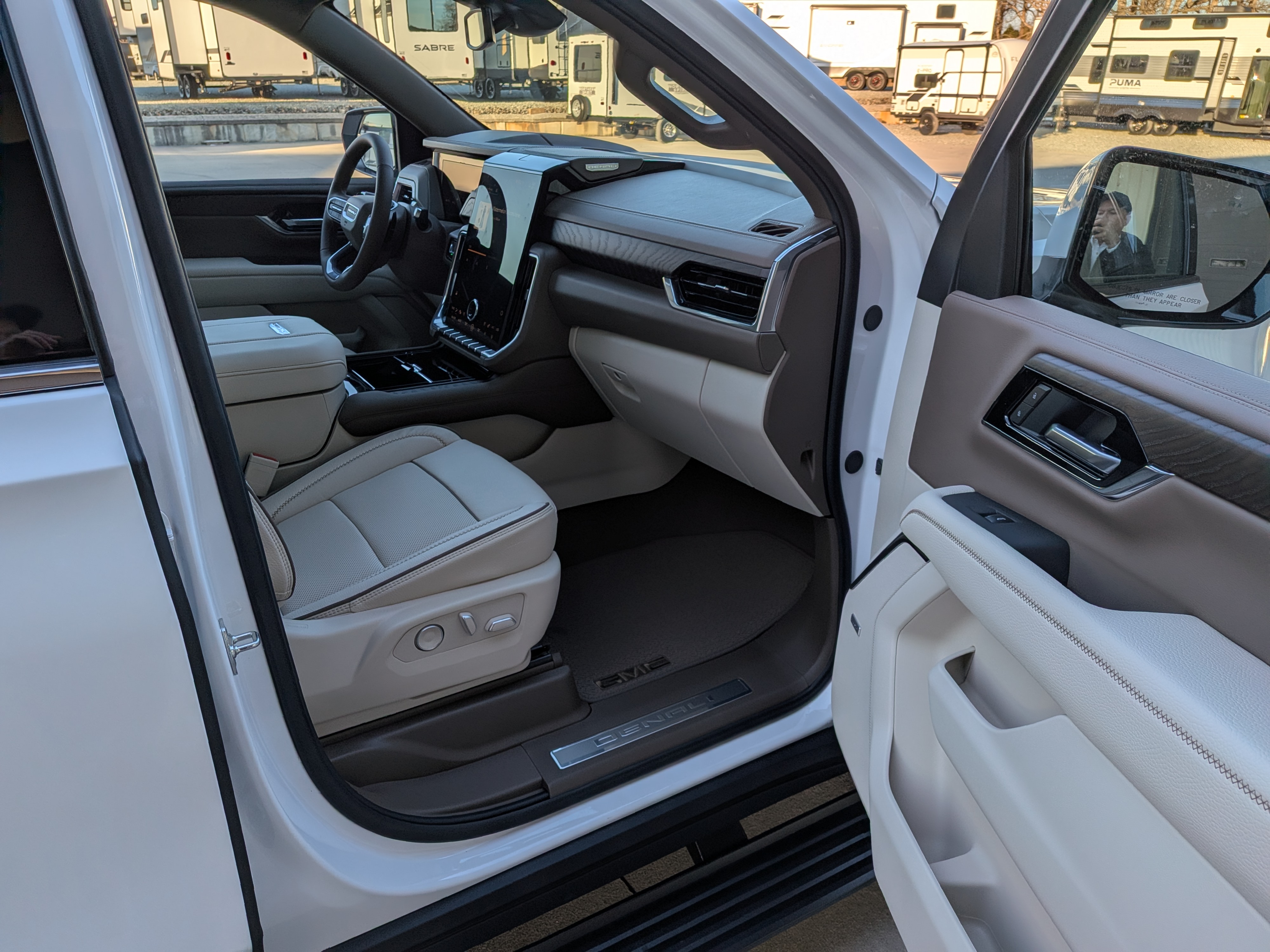 Used 2026 GMC Yukon Denali w/ Sun & Power Step Package AWD/4WD image 17