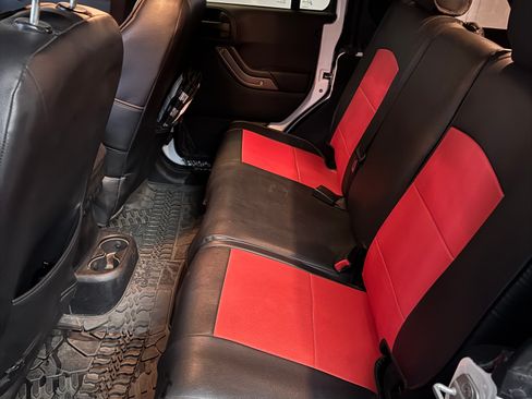 Used 2013 Jeep Wrangler Unlimited Sport image 9