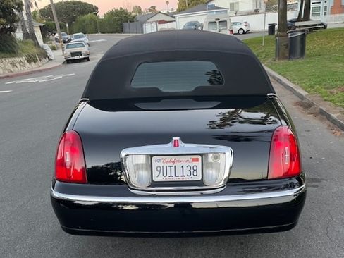 Used 2000 Lincoln Town Car Signature image 11