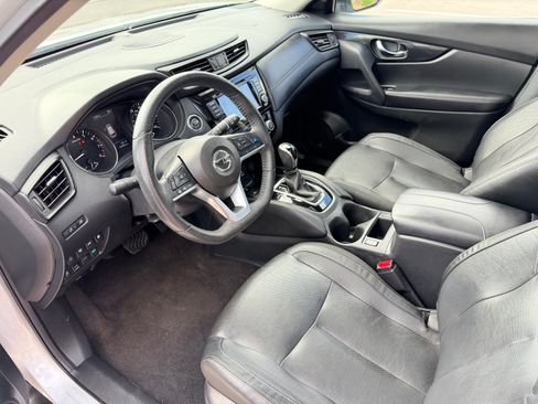 Used 2020 Nissan Rogue SL w/ Premium Package image 13