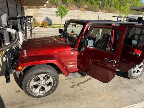 Used 2007 Jeep Wrangler Unlimited Sahara w/ Dual Top Group image 11