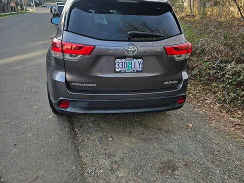 Used 2019 Toyota Highlander XLE image 4
