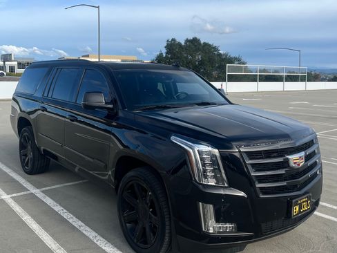 Used 2016 Cadillac Escalade ESV Luxury image 2