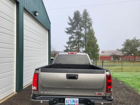 Used 2009 GMC Sierra 2500 SLE w/ Convenience Package image 1