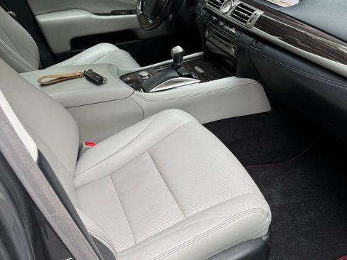 Used 2016 Lexus LS 460 AWD w/ Comfort Package image 6