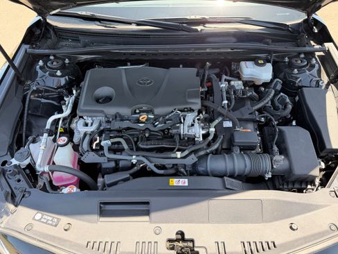 Used 2020 Toyota Camry SE w/ Sunroof Package FWD image 8