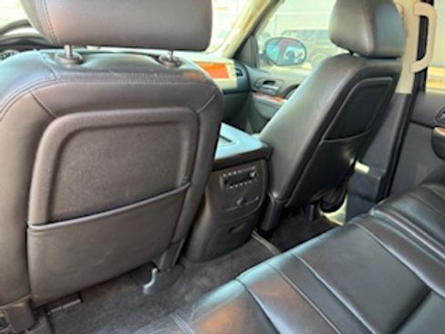 Used 2013 Chevrolet Suburban LT image 23