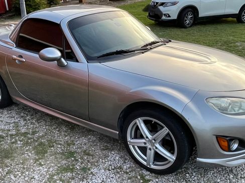 Used 2010 MAZDA MX-5 Miata Grand Touring w/ Premium Pkg RWD image 4