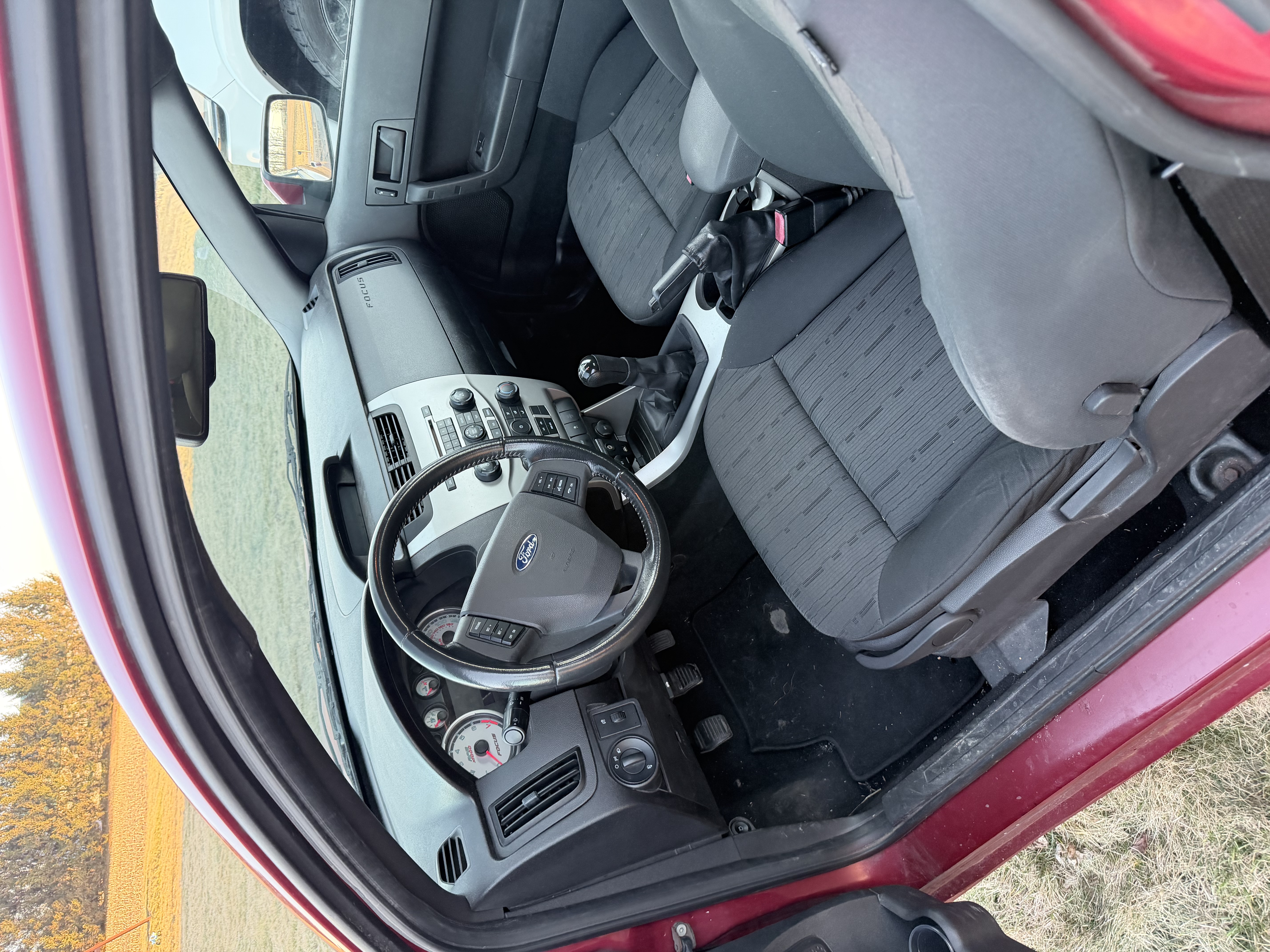 Used 2010 Ford Focus SE FWD image 9