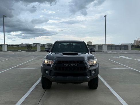 Used 2017 Toyota Tacoma TRD Sport w/ Tow Package RWD image 29