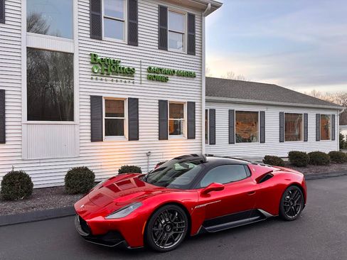 Used 2022 Maserati MC20 Coupe image 2