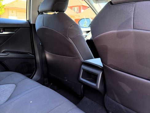 Used 2018 Toyota Camry LE FWD image 14
