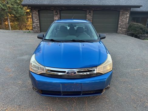 Used 2010 Ford Focus SE image 9