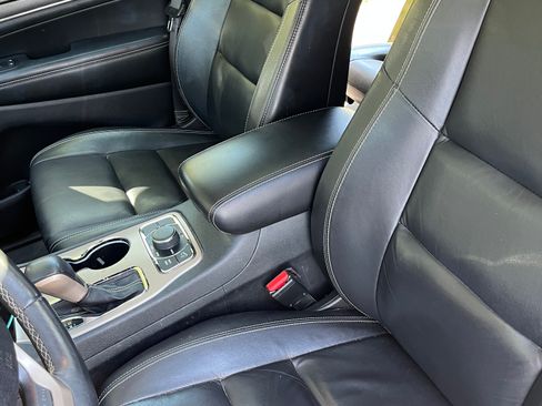 Used 2017 Jeep Grand Cherokee Limited image 9