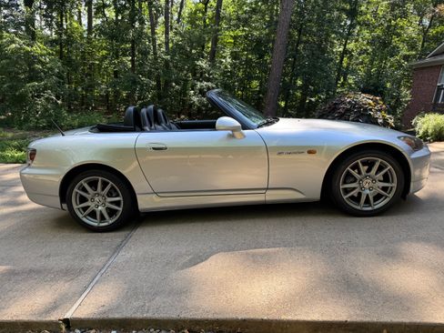 Used 2005 Honda S2000 image 9