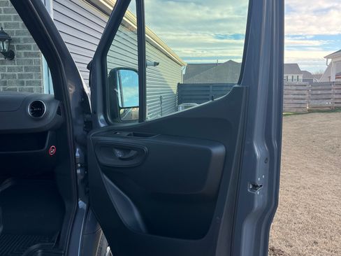 Used 2025 Mercedes-Benz Sprinter 2500 image 16