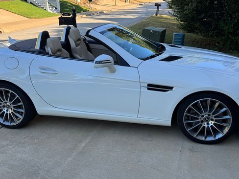 Used 2020 Mercedes-Benz SLC 300 image 8