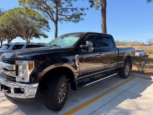 Used 2019 Ford F250 XLT w/ XLT Premium Package image 10