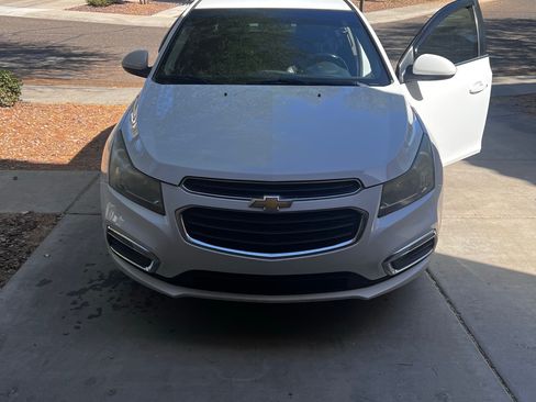 Used 2015 Chevrolet Cruze Diesel w/ Enhanced Safety Package FWD image 11