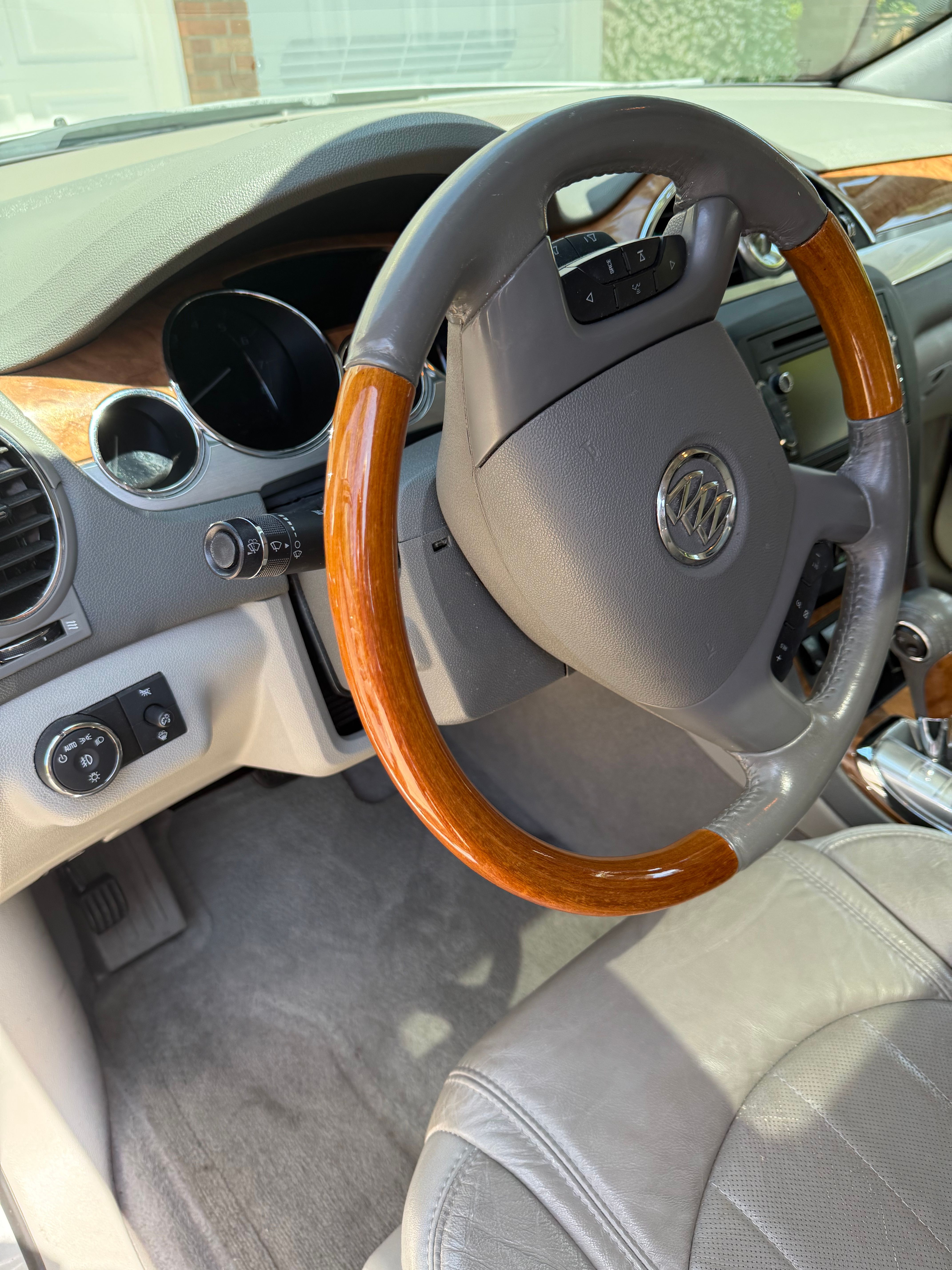 Used 2008 Buick Enclave CXL w/ Entertainment Package #4 FWD image 13